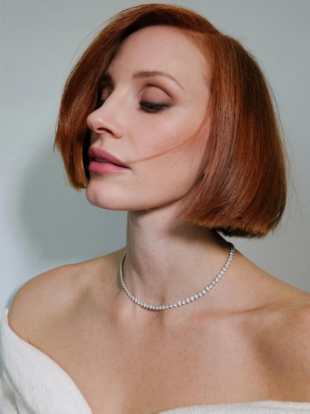 إطلالة  Jessica Chastainبقصة الـ Blunt Bob مع الشعر الاحمر
